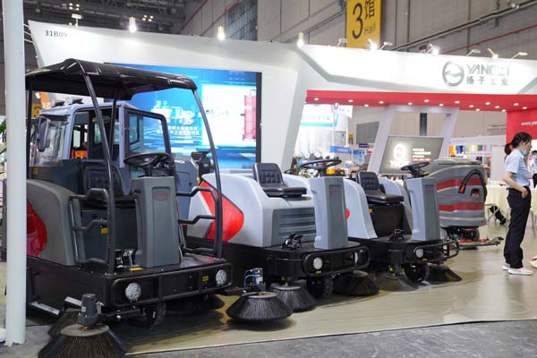 想買掃地車,電動好還是油的好