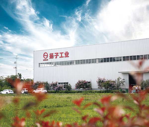 選用環(huán)衛(wèi)掃地車(chē)到揚(yáng)子工業(yè)廠家